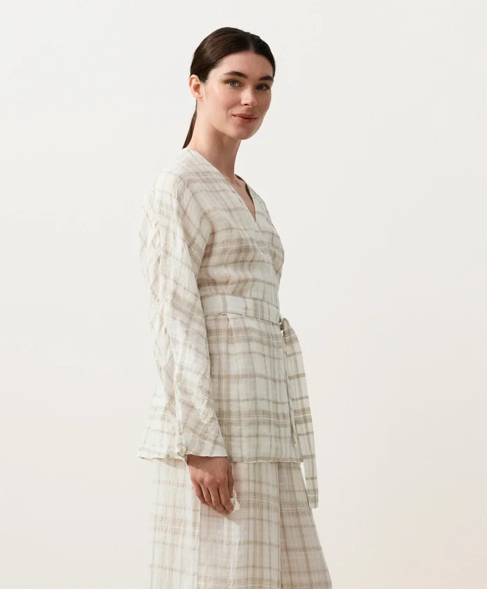 Kimono-Hemd aus einer Mischung aus Leinen und Lyocell mit Karomuster Kimono-Hemd aus einer Mischung aus Leinen und Lyocell mit Karomuster