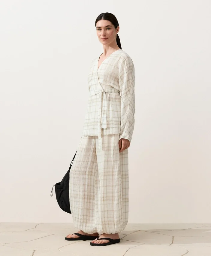 Kimono-Hemd aus einer Mischung aus Leinen und Lyocell mit Karomuster Kimono-Hemd aus einer Mischung aus Leinen und Lyocell mit Karomuster