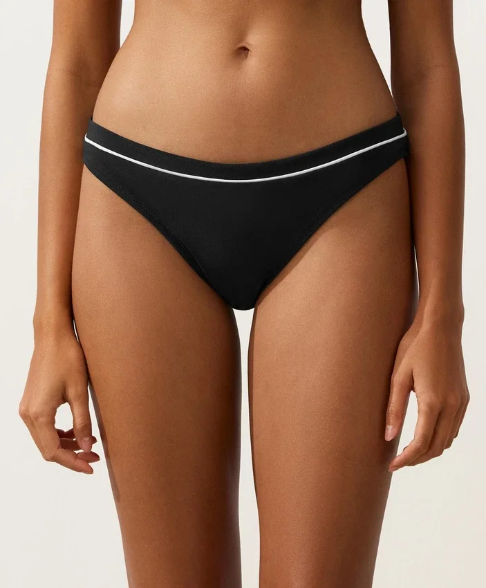 Klassische Bikinis mit Paspelierung Klassische Bikinis mit Paspelierung