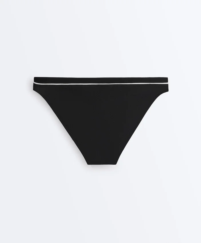 Klassische Bikinis mit Paspelierung Klassische Bikinis mit Paspelierung