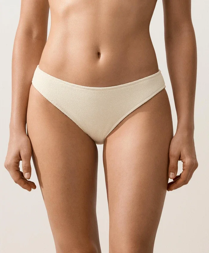 Klassische Bikinis-Slips aus Crinkle-Stoff Klassische Bikinis-Slips aus Crinkle-Stoff