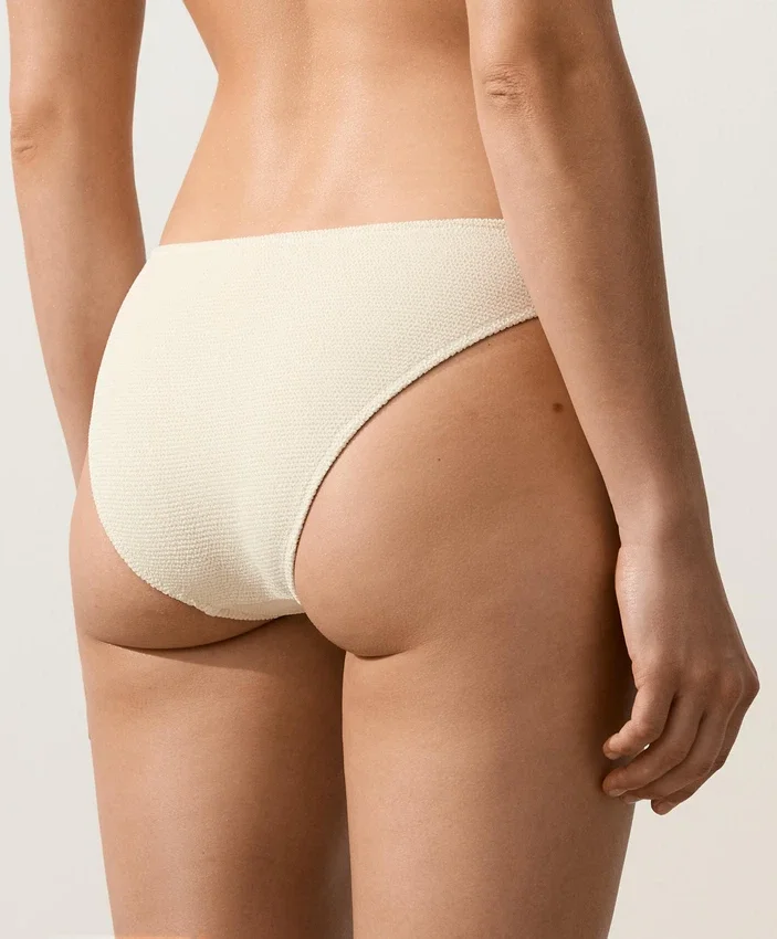 Klassische Bikinis-Slips aus Crinkle-Stoff Klassische Bikinis-Slips aus Crinkle-Stoff