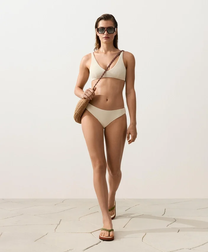 Klassische Bikinis-Slips aus Crinkle-Stoff Klassische Bikinis-Slips aus Crinkle-Stoff