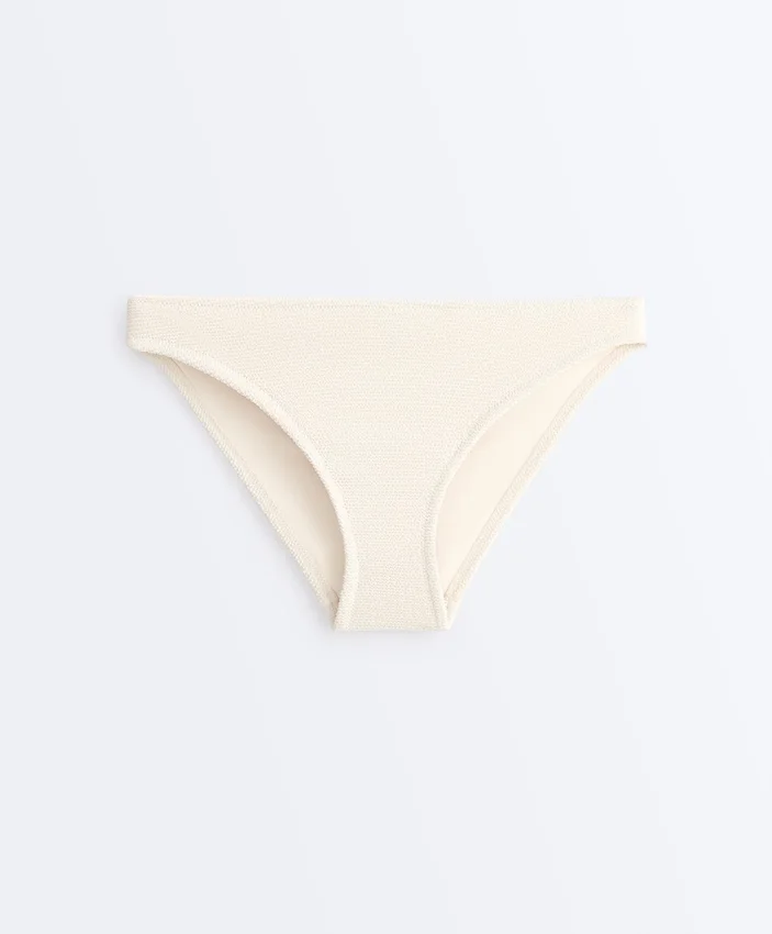 Klassische Bikinis-Slips aus Crinkle-Stoff Klassische Bikinis-Slips aus Crinkle-Stoff