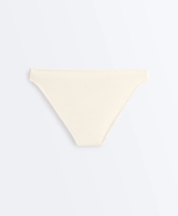 Klassische Bikinis-Slips aus Crinkle-Stoff Klassische Bikinis-Slips aus Crinkle-Stoff