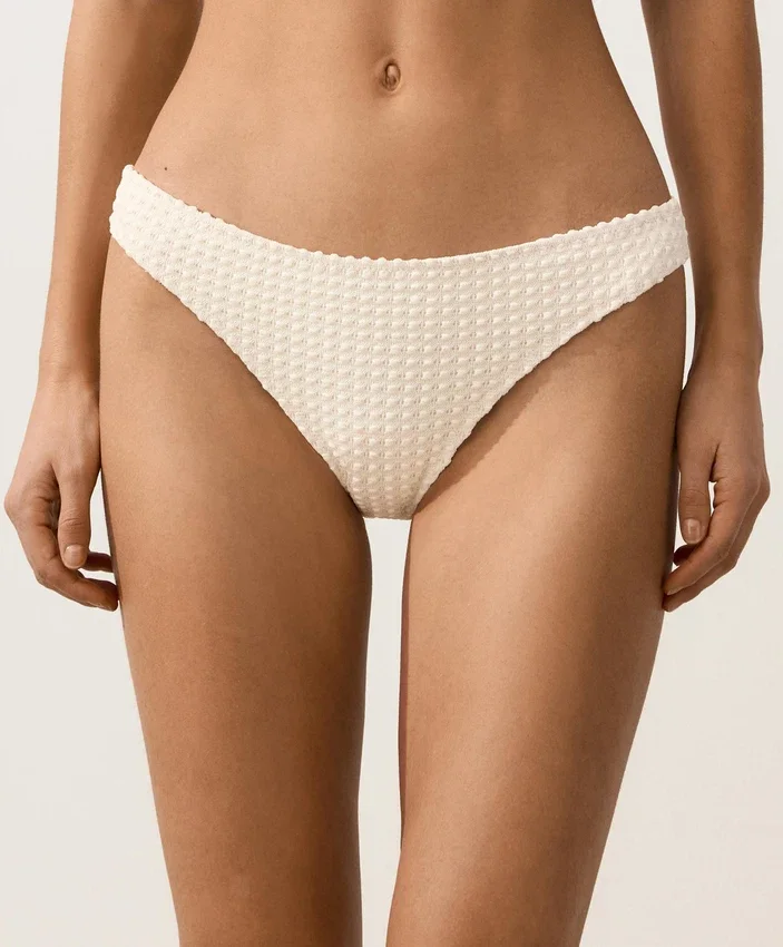 Klassische Bikinis-Slips aus Häkelstoff mit Bubble-Struktur Klassische Bikinis-Slips aus Häkelstoff mit Bubble-Struktur