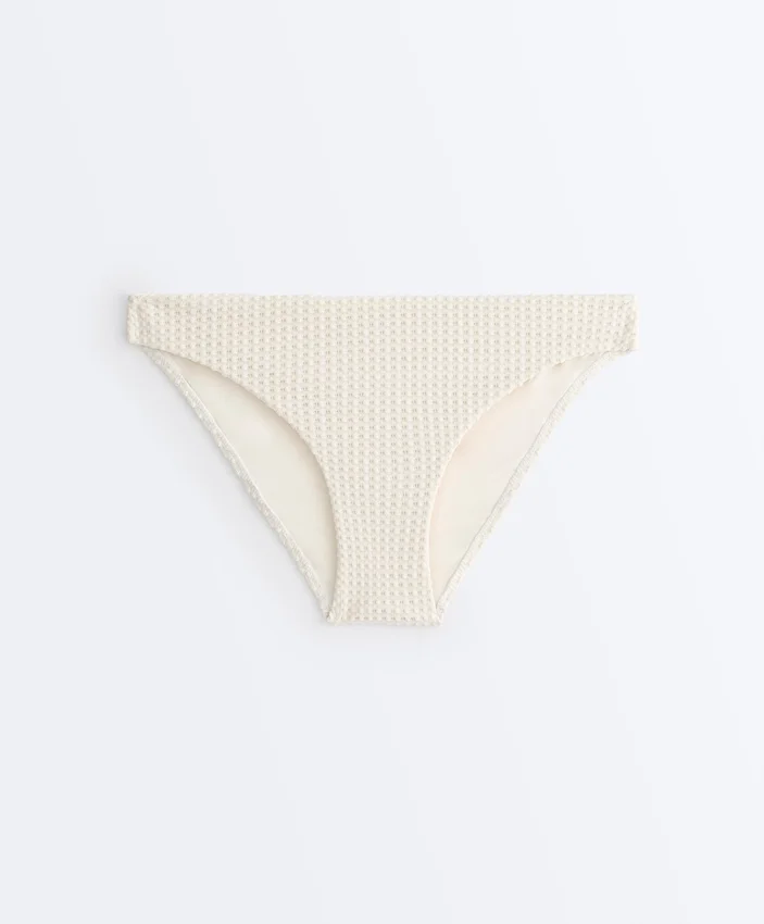 Klassische Bikinis-Slips aus Häkelstoff mit Bubble-Struktur Klassische Bikinis-Slips aus Häkelstoff mit Bubble-Struktur