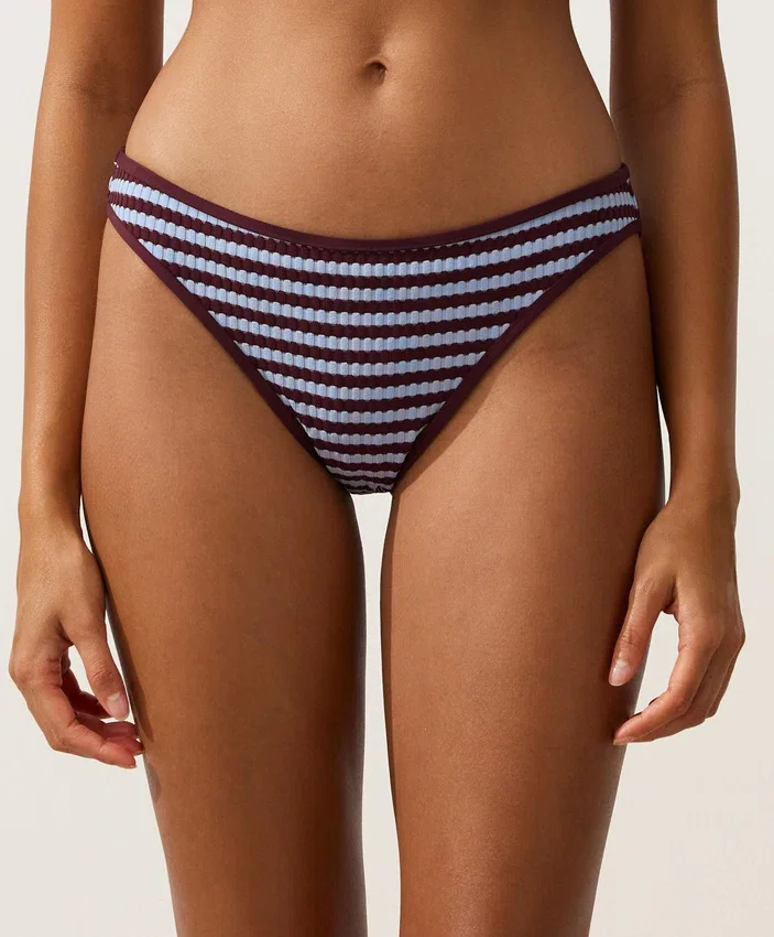 Klassische Bikinis-Slips aus strukturiertem Streifenstoff Klassische Bikinis-Slips aus strukturiertem Streifenstoff