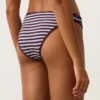 Klassische Bikinis-Slips aus strukturiertem Streifenstoff Klassische Bikinis-Slips aus strukturiertem Streifenstoff