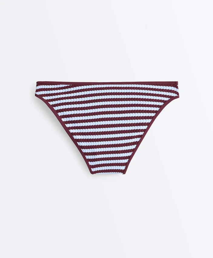 Klassische Bikinis-Slips aus strukturiertem Streifenstoff Klassische Bikinis-Slips aus strukturiertem Streifenstoff