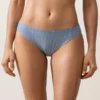 Klassische Bikinis-Slips mit Streifenmuster Klassische Bikinis-Slips mit Streifenmuster