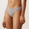 Klassische Bikinis-Slips mit Streifenmuster Klassische Bikinis-Slips mit Streifenmuster