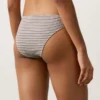 Klassische Bikinis-Slips mit Streifenmuster Klassische Bikinis-Slips mit Streifenmuster