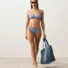 Klassische Bikinis-Slips mit Streifenmuster Klassische Bikinis-Slips mit Streifenmuster