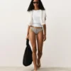 Klassische Bikinis-Slips mit Streifenmuster Klassische Bikinis-Slips mit Streifenmuster