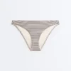 Klassische Bikinis-Slips mit Streifenmuster Klassische Bikinis-Slips mit Streifenmuster
