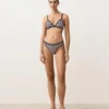 Bikini-Oberteil im Triangel-Schnitt mit strukturierten Streifen und Besatz Bikini-Oberteil im Triangel-Schnitt mit strukturierten Streifen und Besatz