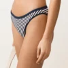Klassische Bikinislip-Slips mit strukturierten Streifen und Borten Klassische Bikinislip-Slips mit strukturierten Streifen und Borten