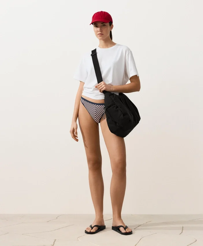 Klassische Bikinislip-Slips mit strukturierten Streifen und Borten Klassische Bikinislip-Slips mit strukturierten Streifen und Borten