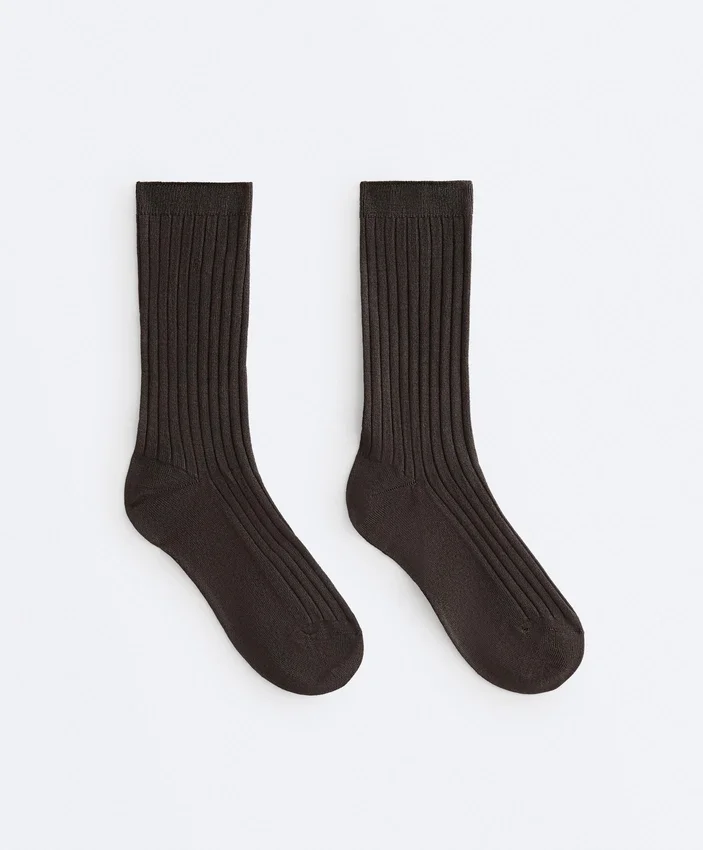 Klassische Socken aus Seidenmischung mit Rippenstruktur Klassische Socken aus Seidenmischung mit Rippenstruktur
