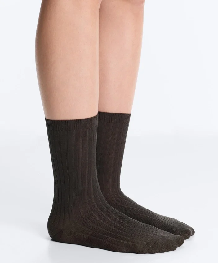 Klassische Socken aus Seidenmischung mit Rippenstruktur Klassische Socken aus Seidenmischung mit Rippenstruktur