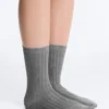 Klassische Socken aus Seidenmischung mit Rippenstruktur Klassische Socken aus Seidenmischung mit Rippenstruktur