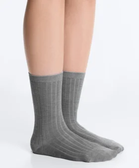 Klassische Socken aus Seidenmischung mit Rippenstruktur Klassische Socken aus Seidenmischung mit Rippenstruktur