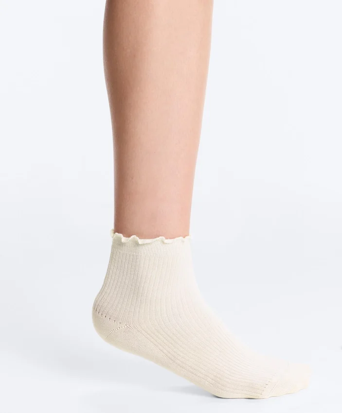 Klassische Socken aus Seidenmischung mit Rippenstruktur Klassische Socken aus Seidenmischung mit Rippenstruktur