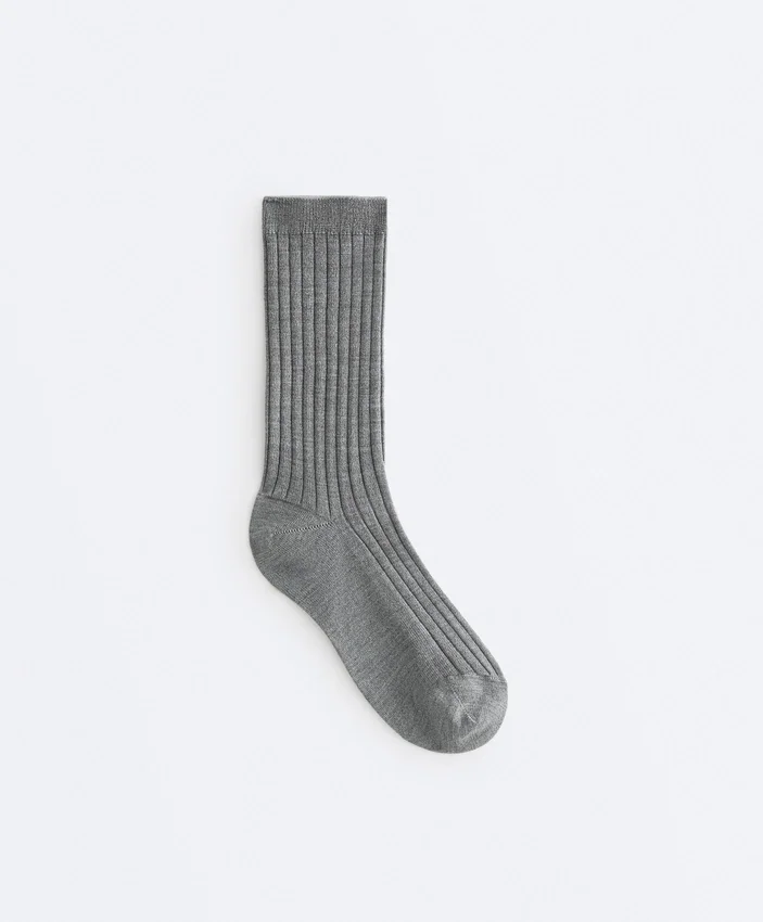Klassische Socken aus Seidenmischung mit Rippenstruktur Klassische Socken aus Seidenmischung mit Rippenstruktur
