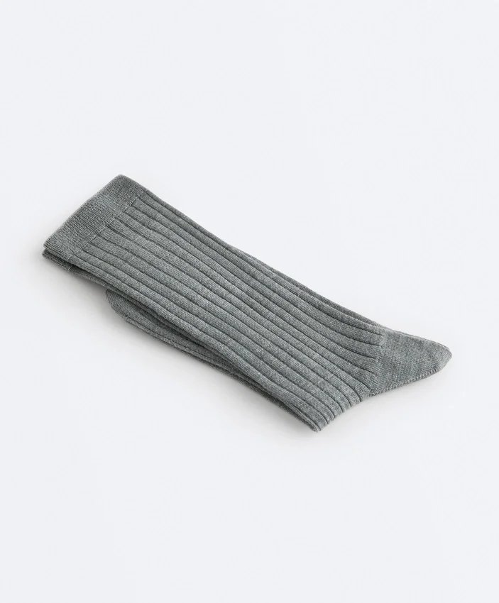 Klassische Socken aus Seidenmischung mit Rippenstruktur Klassische Socken aus Seidenmischung mit Rippenstruktur
