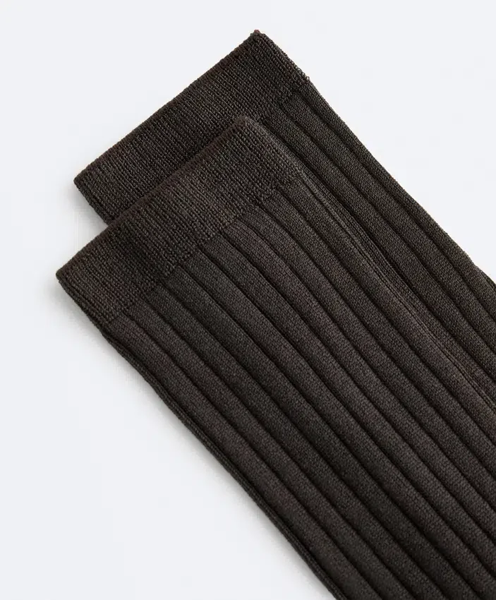 Klassische Socken aus Seidenmischung mit Rippenstruktur Klassische Socken aus Seidenmischung mit Rippenstruktur