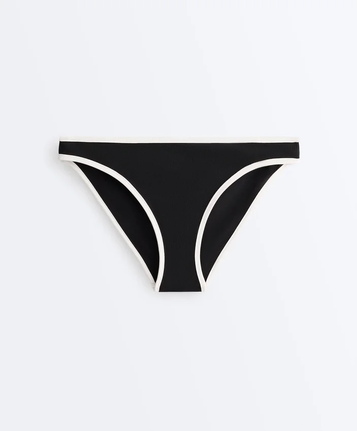 Klassischer Bikini-Slip mit Kontrastbesatz Klassischer Bikini-Slip mit Kontrastbesatz
