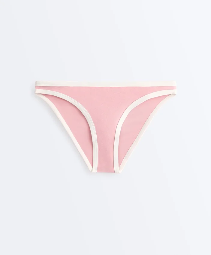Klassischer Bikini-Slip mit Kontrastbesatz Klassischer Bikini-Slip mit Kontrastbesatz