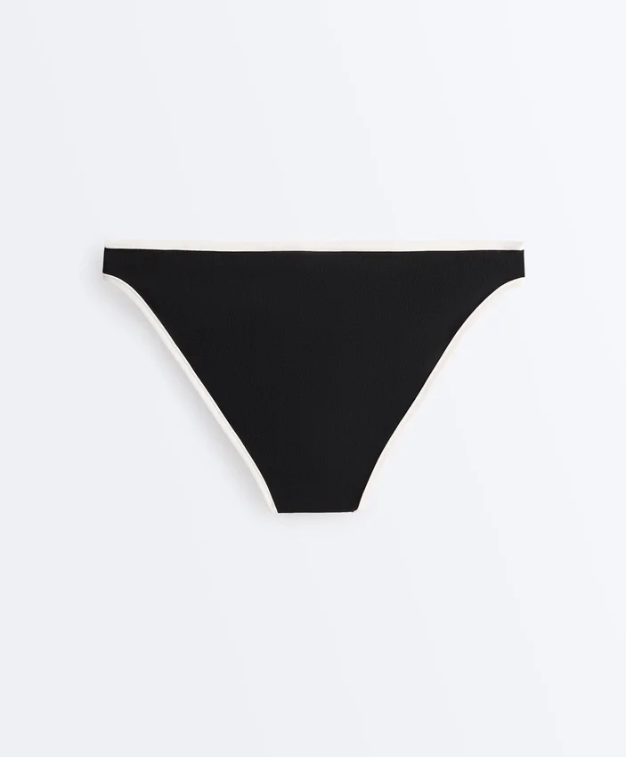 Klassischer Bikini-Slip mit Kontrastbesatz Klassischer Bikini-Slip mit Kontrastbesatz