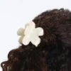 Kleiner Haarschmuck in Blumenform Kleiner Haarschmuck in Blumenform