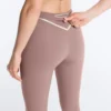 Knöchellange Leggings mit hoher Taille, Compressive Core Control und Kontrastdetails Knöchellange Leggings mit hoher Taille, Compressive Core Control und Kontrastdetails