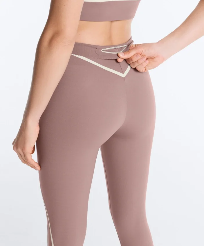 Knöchellange Leggings mit hoher Taille, Compressive Core Control und Kontrastdetails Knöchellange Leggings mit hoher Taille, Compressive Core Control und Kontrastdetails