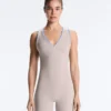Kontrastfarbener, kompressiver kurzer Jumpsuit mit Shorts Kontrastfarbener, kompressiver kurzer Jumpsuit mit Shorts