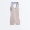 Kontrastfarbener, kompressiver kurzer Jumpsuit mit Shorts Kontrastfarbener, kompressiver kurzer Jumpsuit mit Shorts