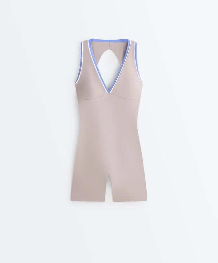 Kontrastfarbener, kompressiver kurzer Jumpsuit mit Shorts Kontrastfarbener, kompressiver kurzer Jumpsuit mit Shorts