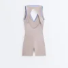 Kontrastfarbener, kompressiver kurzer Jumpsuit mit Shorts Kontrastfarbener, kompressiver kurzer Jumpsuit mit Shorts