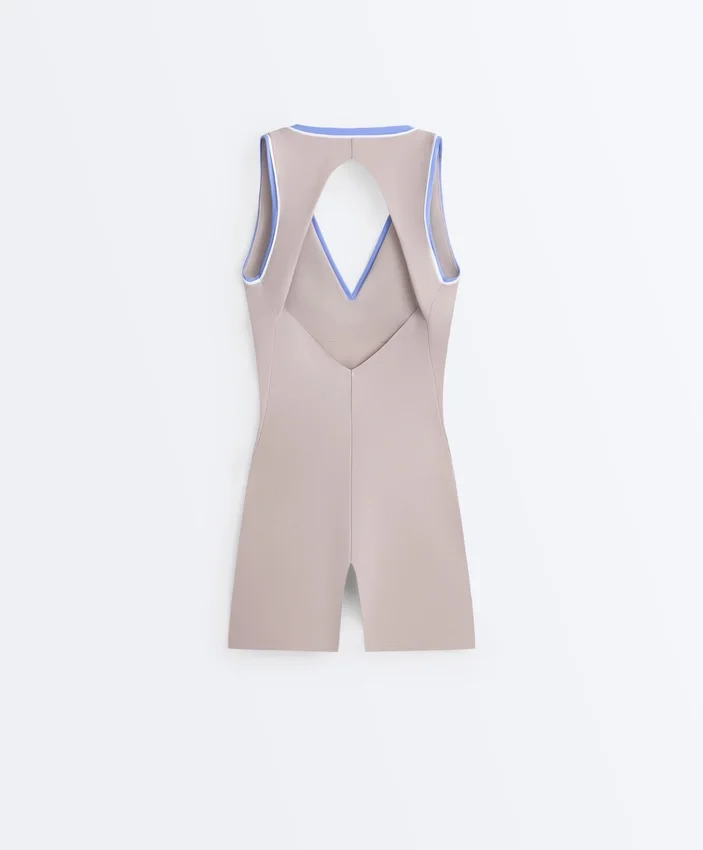 Kontrastfarbener, kompressiver kurzer Jumpsuit mit Shorts Kontrastfarbener, kompressiver kurzer Jumpsuit mit Shorts