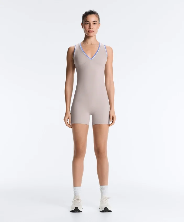 Kontrastfarbener, kompressiver kurzer Jumpsuit mit Shorts Kontrastfarbener, kompressiver kurzer Jumpsuit mit Shorts