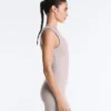 Kontrastfarbener, kompressiver kurzer Jumpsuit mit Shorts Kontrastfarbener, kompressiver kurzer Jumpsuit mit Shorts