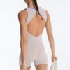 Kontrastfarbener, kompressiver kurzer Jumpsuit mit Shorts Kontrastfarbener, kompressiver kurzer Jumpsuit mit Shorts