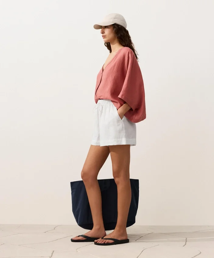 Kurzarm-Shorts aus 100 % Leinen Kurzarm-Shorts aus 100 % Leinen