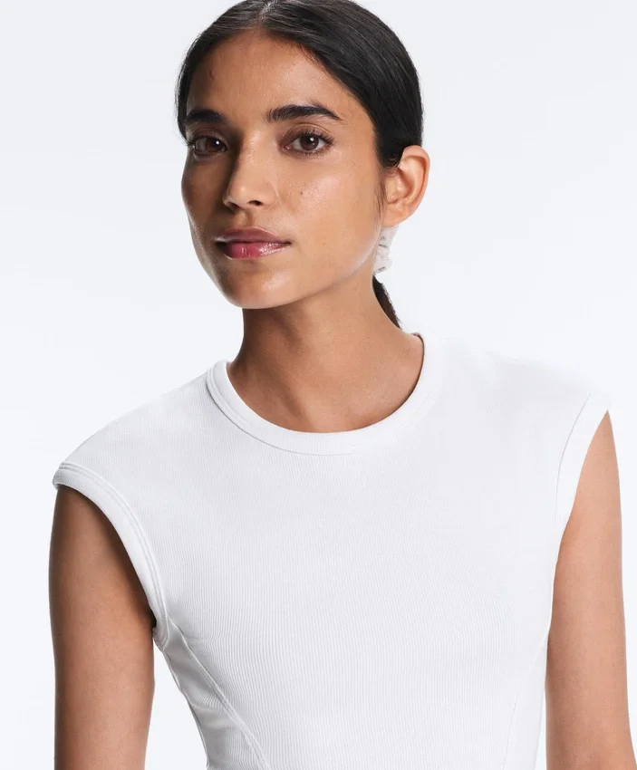Kurzärmeliges Rippshirt aus Baumwolle und Modal Kurzärmeliges Rippshirt aus Baumwolle und Modal
