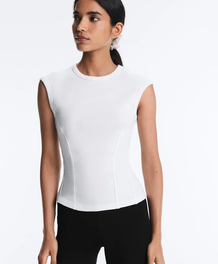Kurzärmeliges Rippshirt aus Baumwolle und Modal Kurzärmeliges Rippshirt aus Baumwolle und Modal