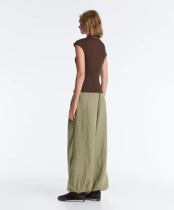 Kurzärmeliges Rippshirt aus Baumwolle und Modal Kurzärmeliges Rippshirt aus Baumwolle und Modal