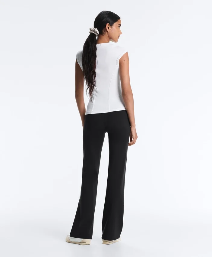 Kurzärmeliges Rippshirt aus Baumwolle und Modal Kurzärmeliges Rippshirt aus Baumwolle und Modal